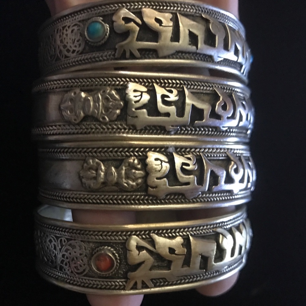 Vintage Engraved Hindu Bangles 🌹listing is for 1